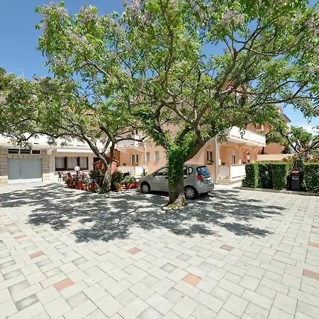 Apartman With Parking Space Palit, Rab - 4970 Palit