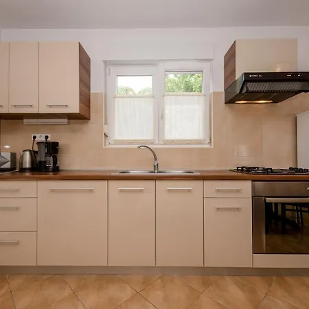 Apartmán With Parking Space Palit, Rab - 4970 New Translation