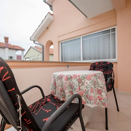 Apartmán With Parking Space Palit, Rab - 4970 *