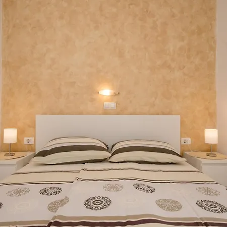 Appartement With A Parking Space Palit, Rab - 4970