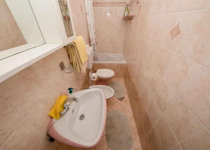 With Parking Space Palit, Rab - 4970 Appartamento *