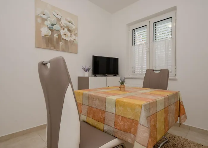 Appartamento With Parking Space Palit, Rab - 4970 *